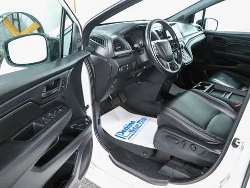 Used 2023 Honda Odyssey Sport image 3