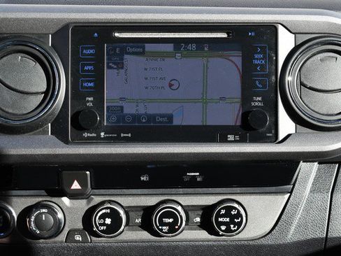 Used 2016 Toyota Tacoma TRD Sport image 19