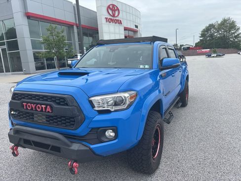 Used 2021 Toyota Tacoma TRD Sport AWD/4WD image 10