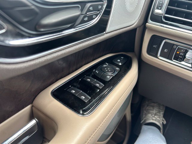 Used 2022 Lincoln Navigator Reserve AWD/4WD image 35