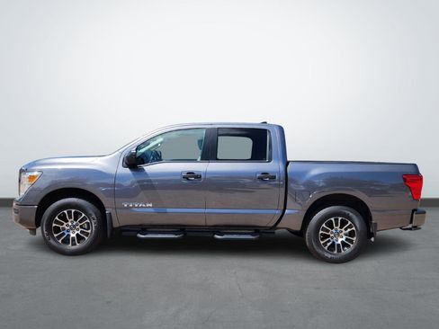 Used 2024 Nissan Titan SV w/ SV Convenience Package image 2