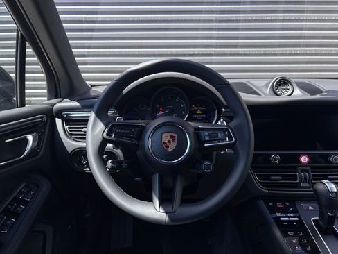 New 2026 Porsche Macan image 14