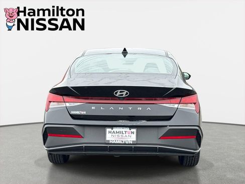 Used 2024 Hyundai Elantra SEL FWD image 3