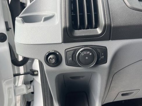 Used 2018 Ford Transit 150 XLT image 19