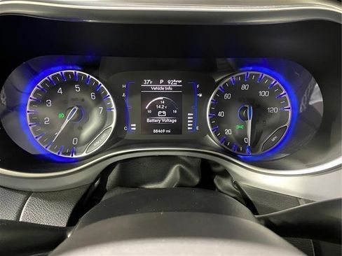 Used 2018 Chrysler Pacifica Touring Plus w/ S Appearance Package FWD image 18