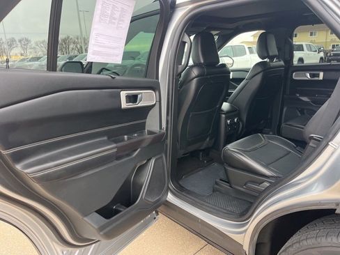 Used 2020 Ford Explorer ST image 37