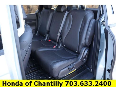 Used 2026 Kia Carnival SX w/ SX Dark Edition Package image 28