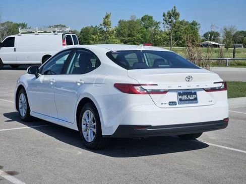 Used 2025 Toyota Camry LE FWD image 5