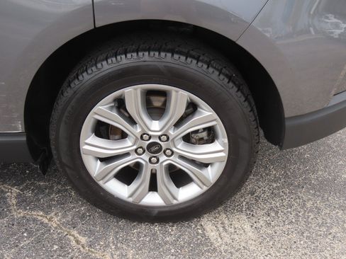 Used 2023 Ford Edge Titanium AWD/4WD image 18