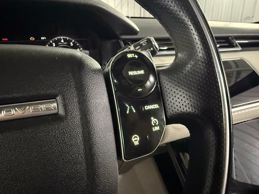 Used 2018 Land Rover Range Rover Velar R-Dynamic SE AWD/4WD image 31