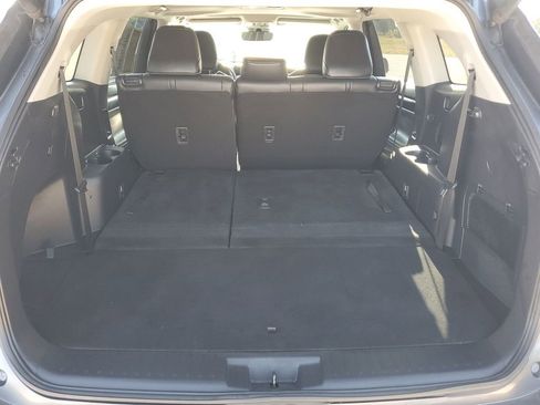 Used 2020 Toyota Highlander XLE image 22