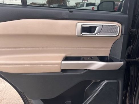 Used 2023 Ford Explorer Limited image 15