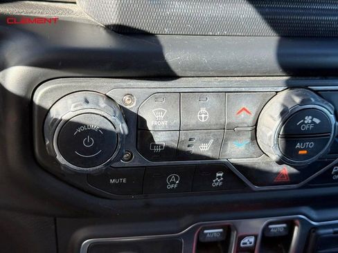 Used 2018 Jeep Wrangler Unlimited Sahara w/ Safety Group AWD/4WD image 26