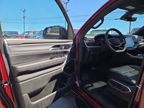 Used 2024 Jeep Wagoneer Series II image 7