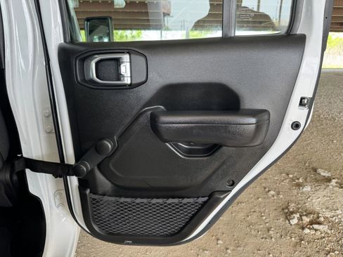 Used 2024 Jeep Gladiator Sport AWD/4WD image 33