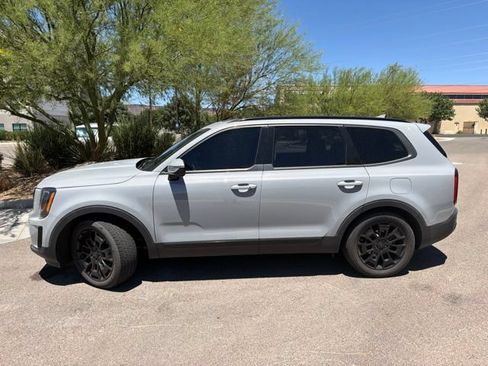 Used 2021 Kia Telluride SX w/ SX Prestige Package AWD/4WD image 3