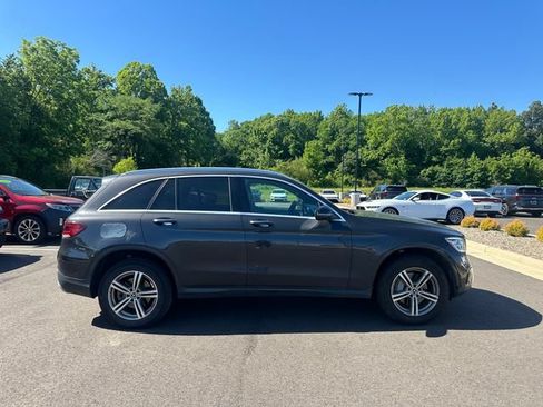 Used 2022 Mercedes-Benz GLC 300 image 4