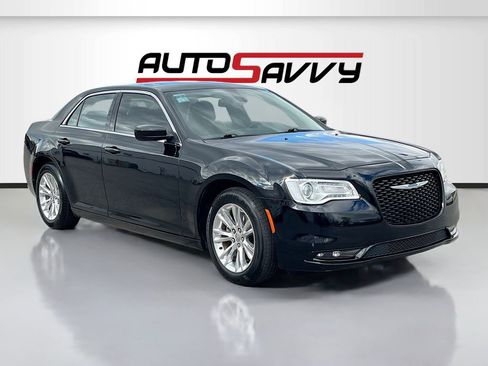 Used 2021 Chrysler 300 Touring w/ Driver Convenience Group RWD image 1