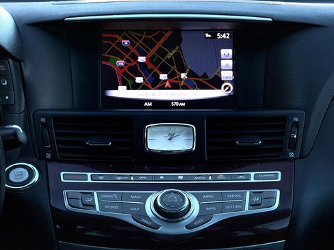 Used 2019 INFINITI Q70 Luxe image 16