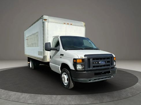 Used 2016 Ford E-350 and Econoline 350 Super Duty image 3