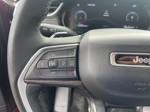 Used 2023 Jeep Grand Cherokee Limited AWD/4WD image 27