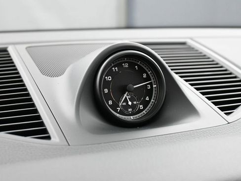 New 2026 Porsche Macan image 19