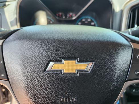 Used 2022 Chevrolet Colorado Z71 AWD/4WD image 8