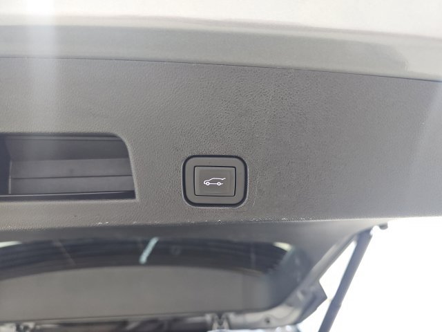 Used 2026 Chevrolet Traverse LT FWD image 22