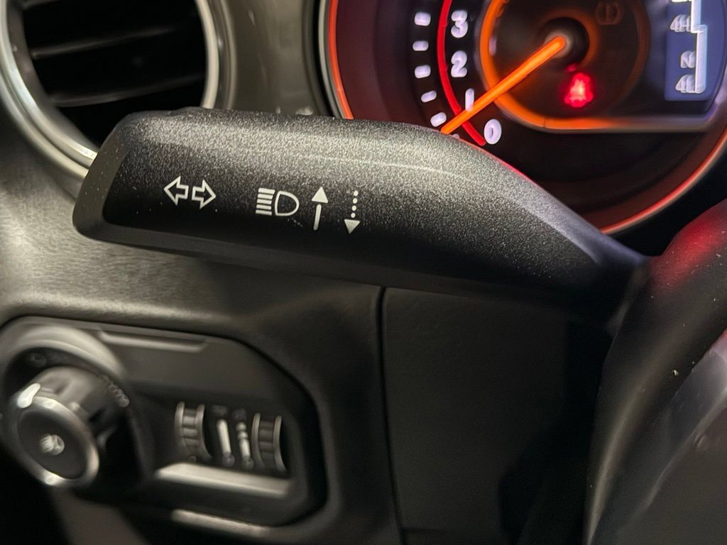 Used 2019 Jeep Wrangler Unlimited Sahara w/ Uconnect 4C Nav & Sound Group AWD/4WD image 21