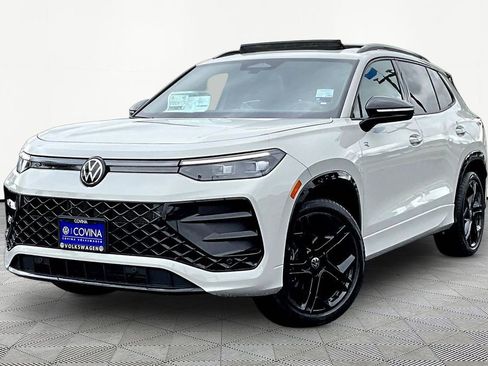 New 2026 Volkswagen Tiguan SE R-Line FWD image 3