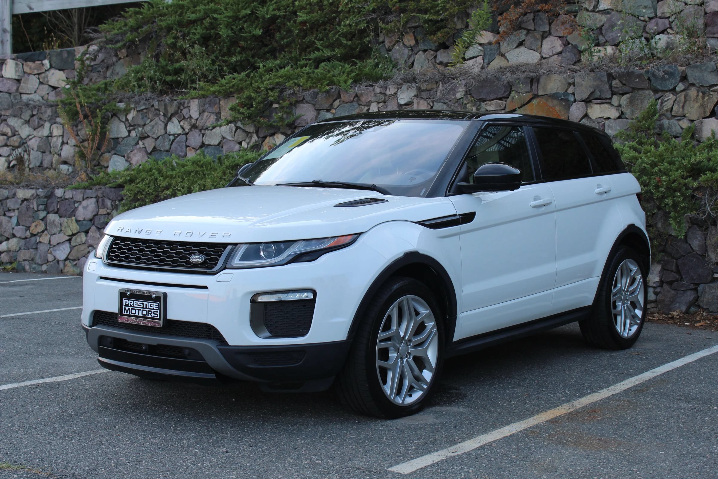 Used 2017 Land Rover Range Rover Evoque HSE Dynamic AWD/4WD image 2