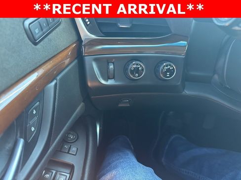 Used 2019 Cadillac Escalade Premium Luxury w/ Escalade Sport Edition image 8