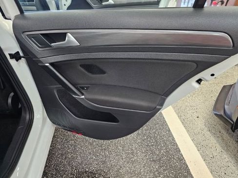 Used 2019 Volkswagen Golf S image 27