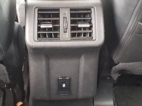 Used 2020 Mitsubishi Outlander AWD image 26