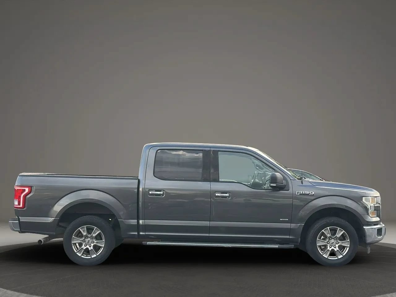 Used 2017 Ford F150 XLT w/ Equipment Group 302A Luxury RWD image 12