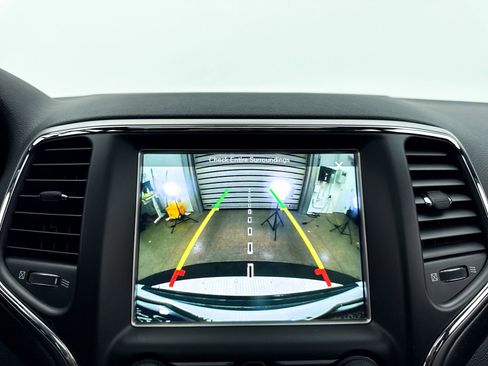 Used 2018 Jeep Grand Cherokee Altitude image 25