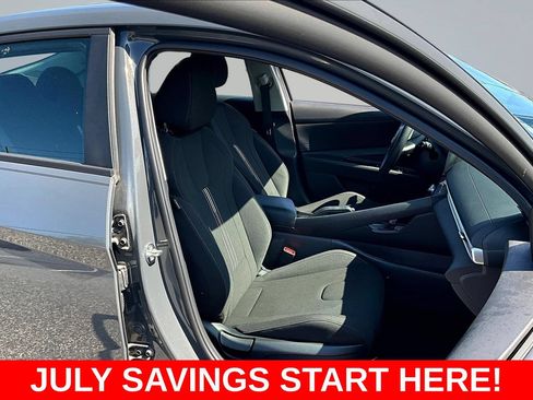 Used 2024 Hyundai Elantra SEL FWD image 31