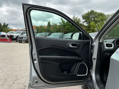 Used 2019 Jeep Compass Latitude AWD/4WD image 13