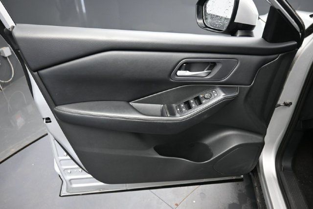 Used 2024 Nissan Rogue SV FWD image 14