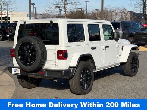 Used 2025 Jeep Wrangler Unlimited Sahara w/ Safety Group image 6