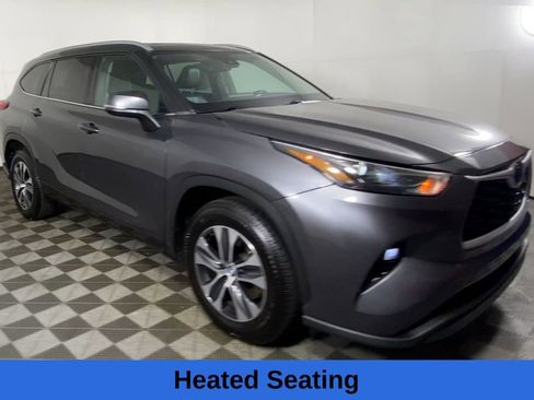 Used 2022 Toyota Highlander XLE image 4