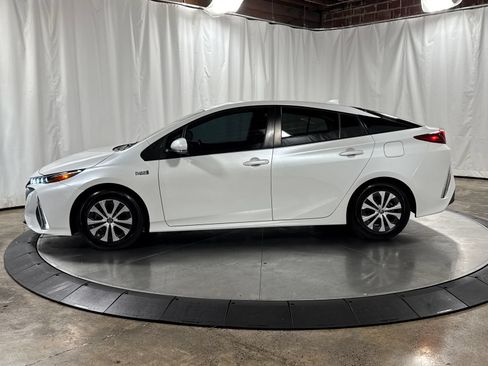 Used 2021 Toyota Prius Prime XLE FWD image 6