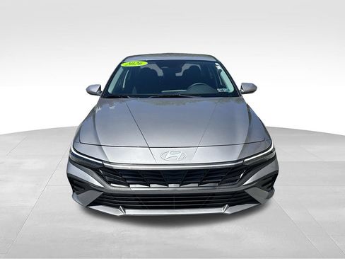 Certified 2026 Hyundai Elantra SE FWD image 2