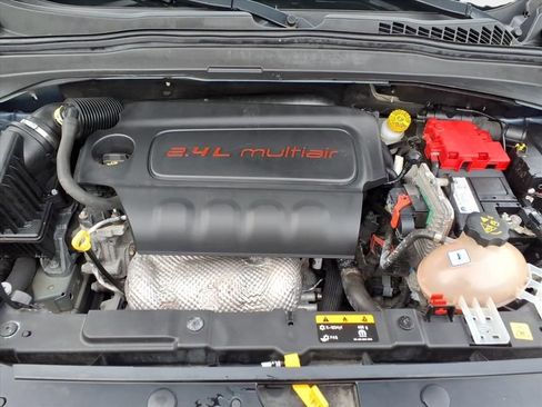 Used 2020 Jeep Renegade Latitude w/ Cold Weather Group image 28