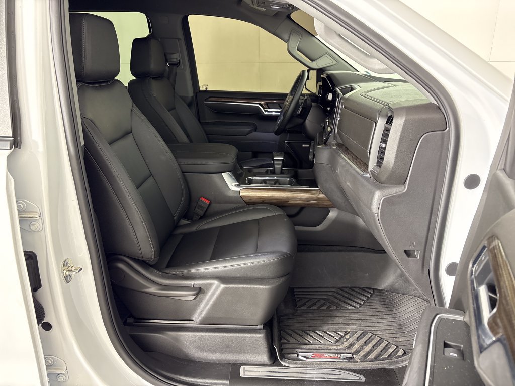 Used 2025 Chevrolet Silverado 1500 LT Trail Boss w/ Convenience Package II AWD/4WD image 6