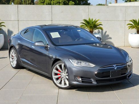 Used 2016 Tesla Model S P90D image 3