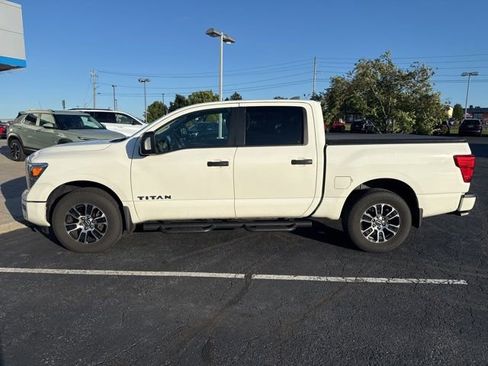 Used 2024 Nissan Titan SV w/ SV Convenience Package AWD/4WD image 9