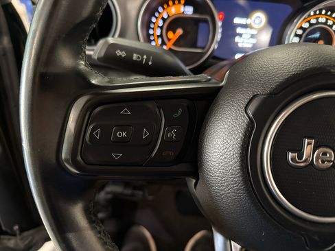 Used 2021 Jeep Gladiator Sport image 12