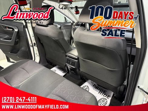 Used 2025 Toyota RAV4 XLE FWD image 25