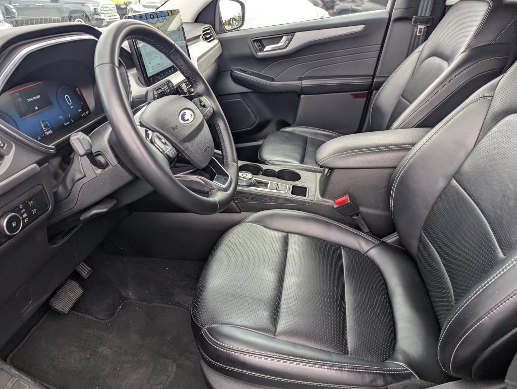 Used 2025 Ford Escape Platinum AWD/4WD image 29